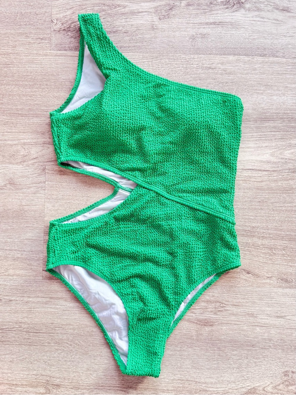 One-Shoulder Green Cutout Women's Swimsuit - Picture 3 of 4